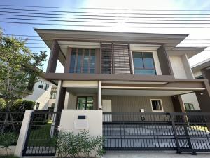 For SaleHousePattanakan, Srinakarin : House for sale, ready to move in, special price Location Krungthep Kreetha 3, parking, 4 bedrooms, 4 bathrooms.