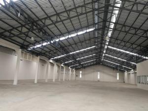 For RentWarehouseRathburana, Suksawat : Warehouse for rent with office, 2,500 sq m, Suksawat area. Pracha Uthit orange area, Soi Wat Chom Nimit, can be rented out.