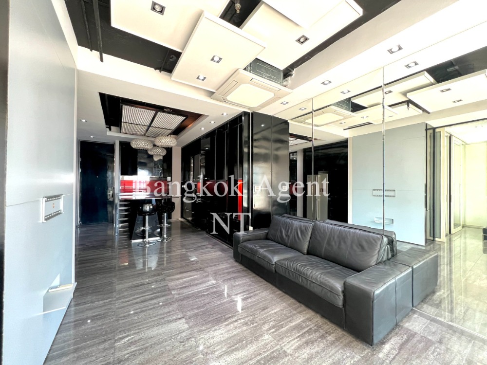 For SaleCondoRatchathewi,Phayathai : Urgent sale, owner is consigning for sale. BaanKlangKrung Siam-Pathumwan (Baan Klang Krung, Siam Pathumwan) / 2 bedrooms, 2 bathrooms, 84 square meters. You can make an appointment to see the room every day.