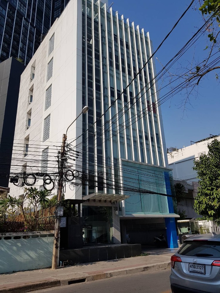 ขายสำนักงานนราธิวาส : 1285sqm Elegant 7 storeys Office Building For sale at Naratiwas Sathorn