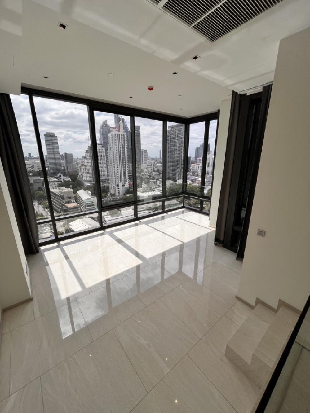 For SaleCondoSilom, Saladaeng, Bangrak : Selling cheap, price reduced 2 million, Ashton Silom Condo, next to Silom Road, Silom Intersection, near BTS Chong Nonsi 350 meters, room ❤️ size 2bed 2bath 75 sq m, high floor, view of Mahanakhon Building, first hand project room, price 16,100,000 baht o