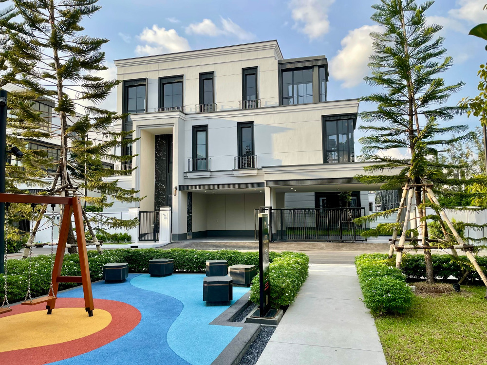 For SaleHousePattanakan, Srinakarin : Malton Gates Krungthep-Kreetha 3-story detached house, Super Luxury level, English style.