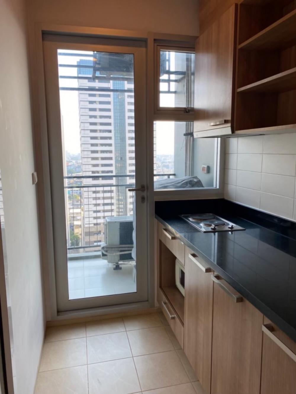 For SaleCondoWongwianyai, Charoennakor : Urgent!!! Sale Hive Sathorn Condominium