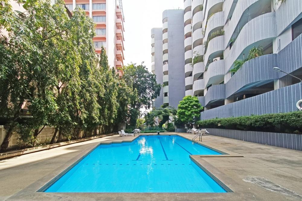 For SaleCondoSukhumvit, Asoke, Thonglor : Private Duplex Condominium for sales pets Friendly at Sukhumvit 24 near BTS Phrom pong 410 sqm. 4beds 6baths 1 kitchen 1 working room