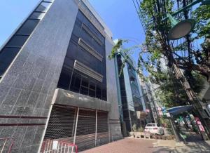 For RentShophouseSathorn, Narathiwat : For rent, empty commercial building, 7 floors Near BTS Krung Thonburi, Iconsiam has an elevator, around Charoen Nakhon, Khlong San, Sathorn, near BTS Krung Thon Buri (5 minutes walk), Iconsiam, usable area over 1,050 square meters, Sathorn Road, Khlong Sa