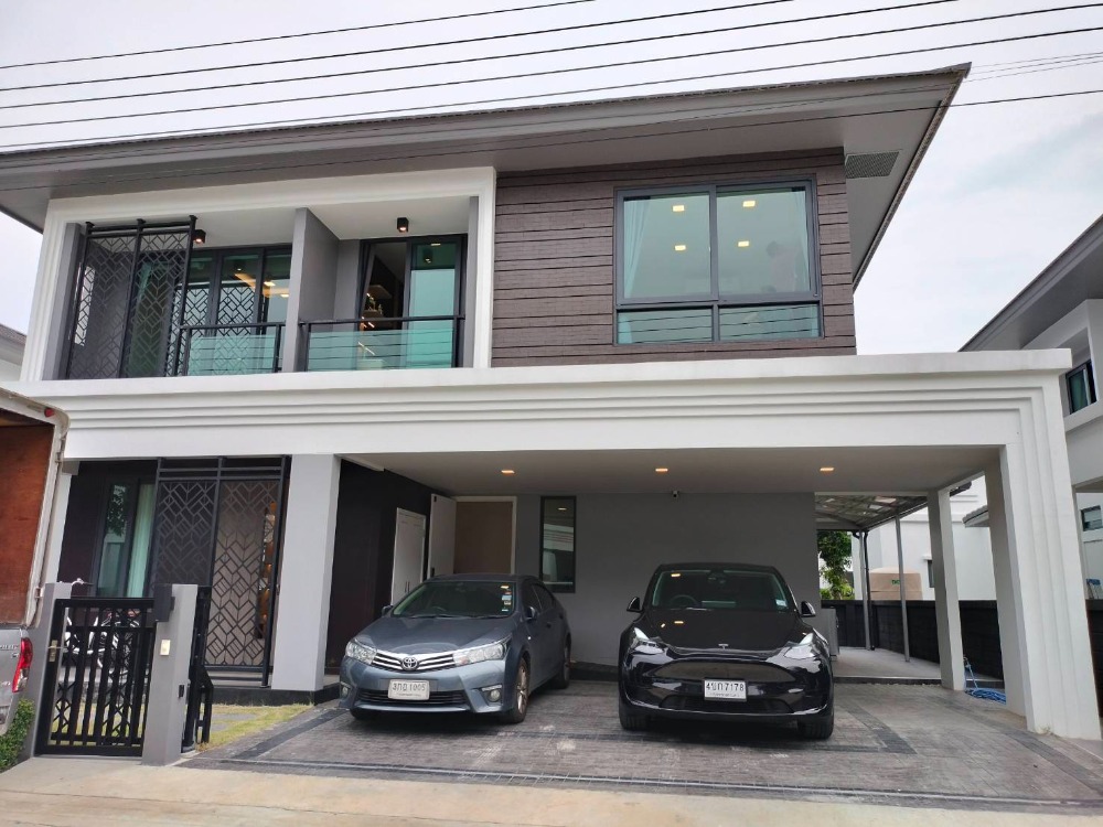 For SaleHouseBangna, Bearing, Lasalle : Urgent sale!! Grand Britannia Km.12, very new house, ready to move in.