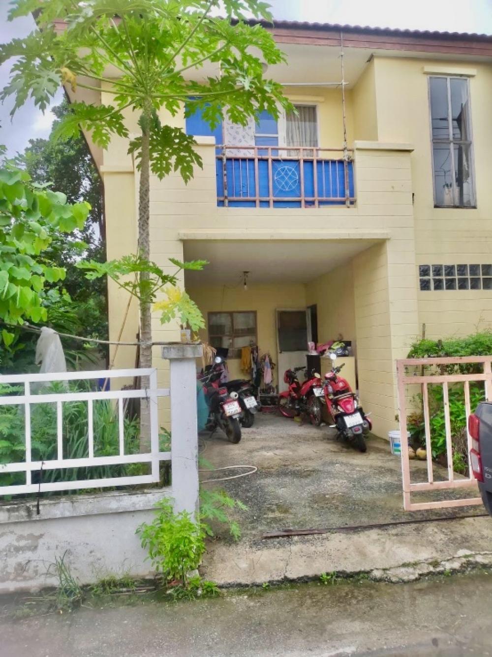 For SaleTownhousePathum Thani,Rangsit, Thammasat : ❤️❤️ Townhome for sale, Suan Kao Phatthana Village, size 50.6 sq m, Khlong 9 Soi, Lam Luk Ka 181, Bueng Thong Lang, Lam Luk Ka District, Pathum Thani, selling for only 2 million. Interested, line/tel 0859114585 ❤️❤️