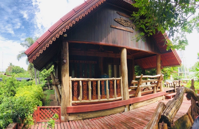 For SaleLandRatchaburi : Land for sale 215 sq m. with detached house. Along the Mae Klong River, resort style, Photharam, Ratchaburi, shady, good atmosphere, suitable for relaxing.