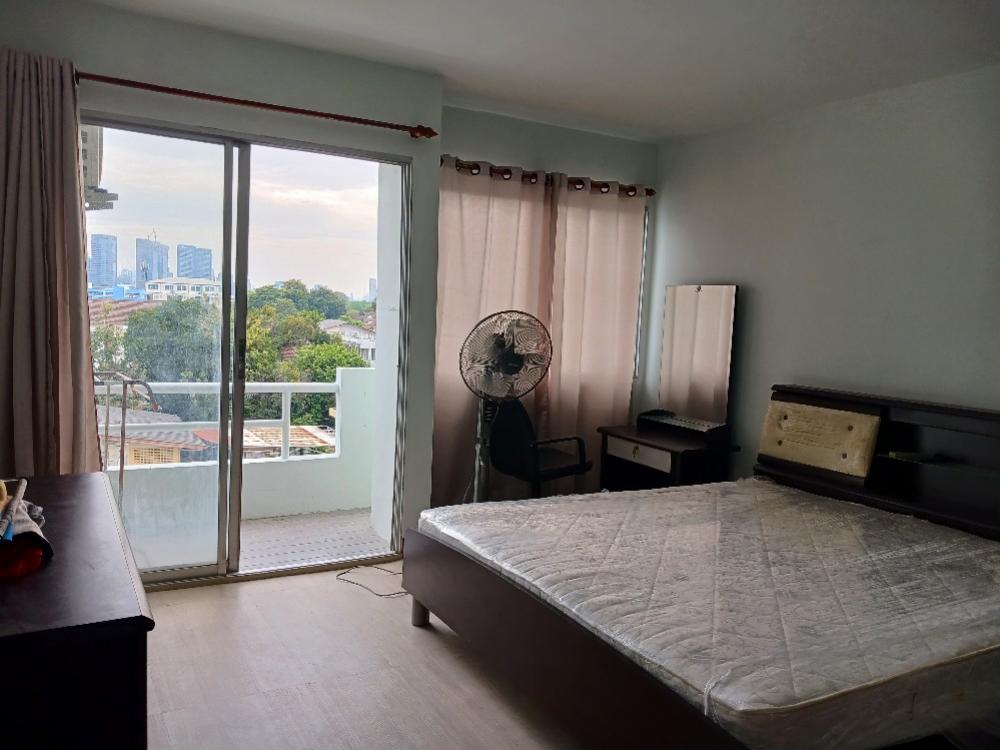 For SaleCondoSapankwai,Jatujak : The owner lives abroad. Contact via line id: w8786154. Beautiful room, newly renovated throughout. Water heater and air conditioner all changed. Luxurious condo ready to move in, Tawana Residence 2, Soi Vibhavadi 17, convenient travel. It is safe and the