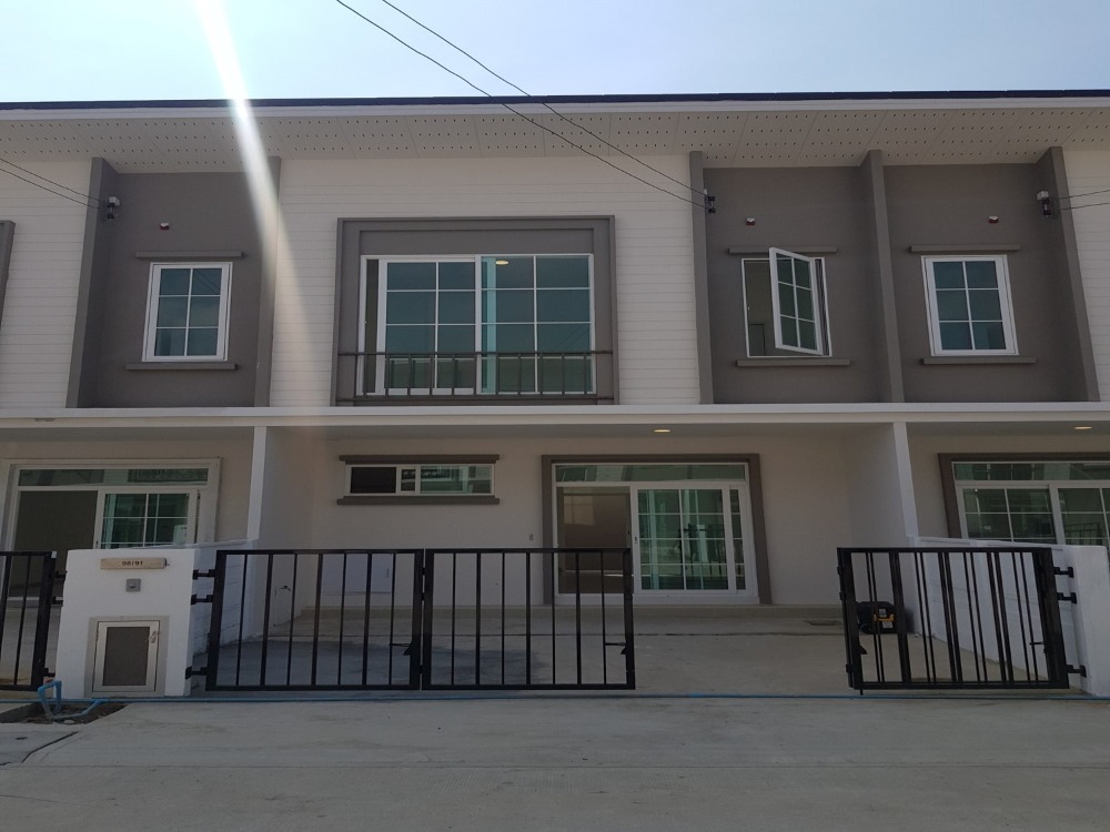 For RentTownhouseRathburana, Suksawat : Townhouse for rent in Q District project, Soi Suk Sawat 76