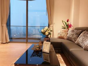 For SaleCondoWongwianyai, Charoennakor : Magnolias Waterfront Residences at IconSiam  River view 60.58 square meters.