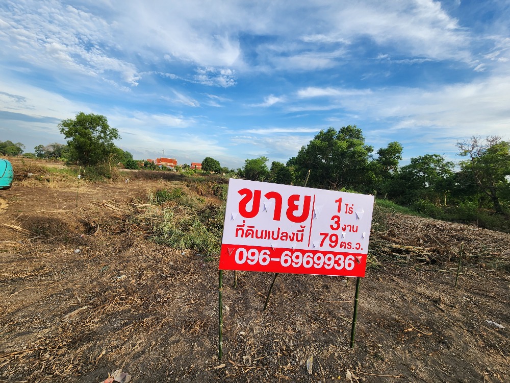 For SaleLandSamut Prakan,Samrong : 😊Beautiful land for sale in Bang Bo, almost 2 rai😊 Front next to the road, back next to the canal.