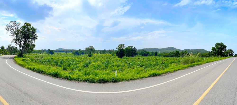 ขายที่ดินลำพูน : 泰國北部待售土地 ขายที่ดิน จ. ลำพูน มีภูเขา ติดห้วยน้ำลำธาร ติดถนนคอนกรีต ผืนใหญ่ 300 ไร่ ขึ้นไป ทรงนกบินเหิน