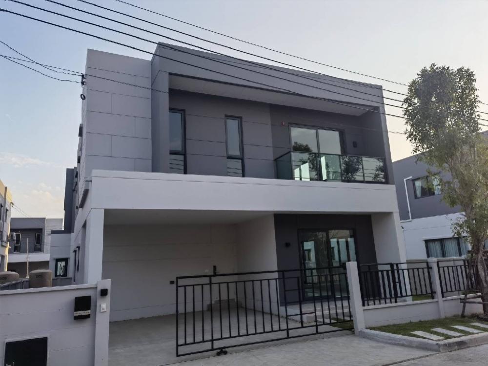 For RentHouseLadkrabang, Suwannaphum Airport : 5，bed 5 bathNew single home for rent,
the Centro Bangna, the best location only 1 km
from Mega Bangna,