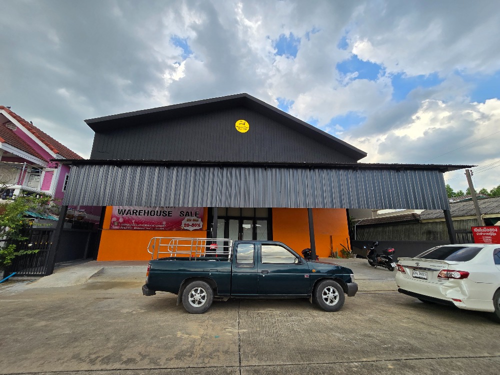 For SaleWarehouseMin Buri, Romklao : Urgent sale, product storage showroom 550 sq m. with land 164 sq m., lots of usable space. Suitable for doing business, near the airport, Ramkhamhaeng area, Minburi, Bangkok.