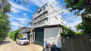 For SaleFactoryRathburana, Suksawat : Factory 23 Soi Pracha Uthit 33, Intersection 9, factory area 107 sq m, width 12 meters, depth 24 meters, the same as a 6-storey shophouse.