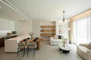 ให้เช่าคอนโดวิทยุ ชิดลม หลังสวน : Newly Renovated! Fully Furnished 1 Bed Condo for Rent!