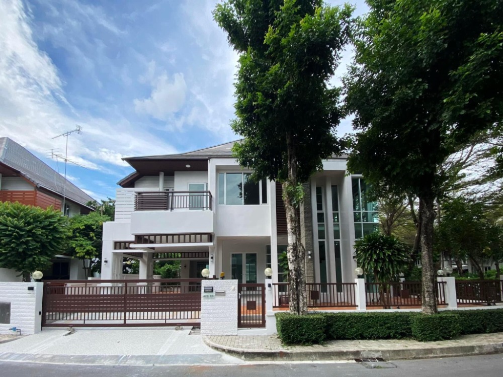 For SaleHouseBangna, Bearing, Lasalle : ● Modern style ● 2 Storey single house, 85.00 sq.w. | 4 Beds, 5 Parking | Near Foodie Bangna 5 mins, 50th Anniversary Mahachakri Sirindhorn Park 6 mins