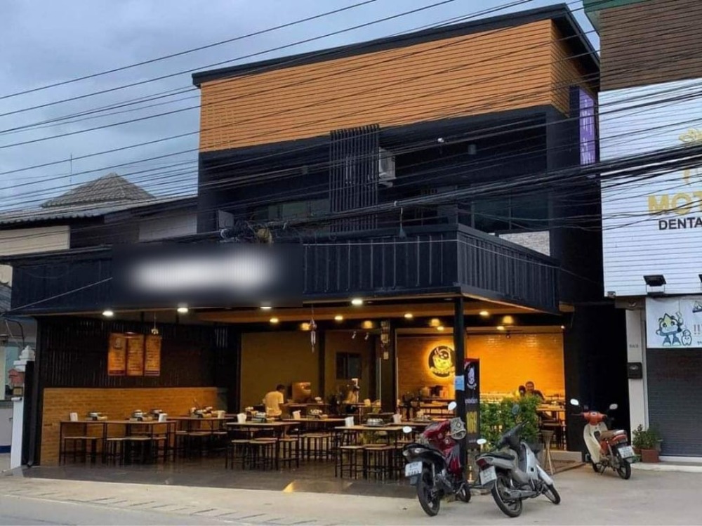 For SaleShophouseChiang Mai : Shophouse, commercial building, 2 floors, 2 units. Next to the road along the Ping River, near Pa Daed Subdistrict Municipality. Mueang Chiang Mai District