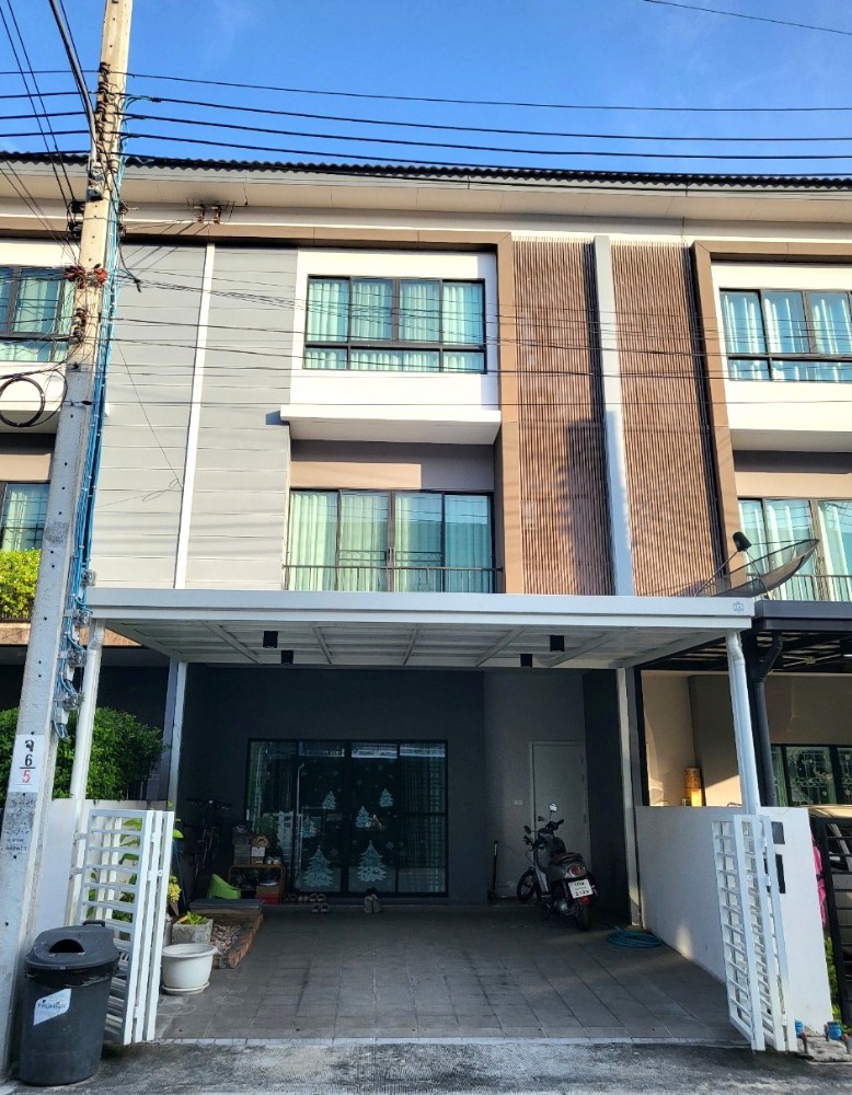 For SaleTownhouseLadprao101, Happy Land, The Mall Bang Kapi : For sale/rent, 3-story townhome, The Connect Up3, Lat Phrao 126, ready to move in, fully furnished.