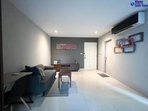 For SaleCondoSukhumvit, Asoke, Thonglor : Condo One Thonglor for sale, near BTS Thonglor, T-One building, fully furnished, great value, very livable.