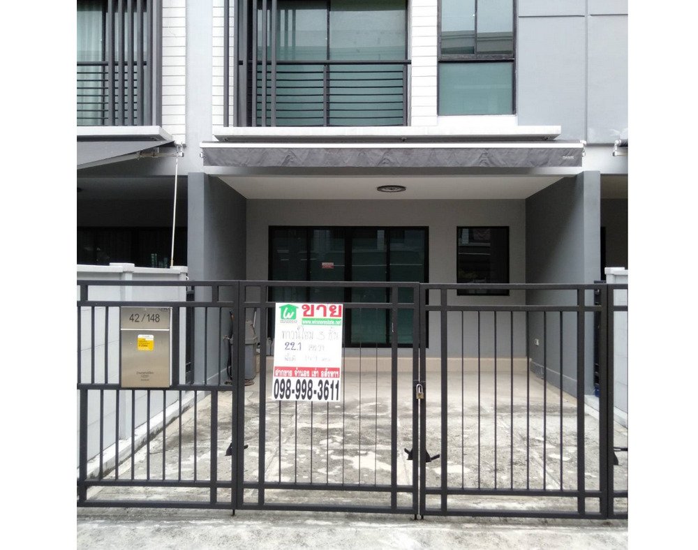 For SaleTownhouseRattanathibet, Sanambinna : For inquiries, call: 091-060-1637 Townhome for sale, 3 floors, 22 square meters, 3 bedrooms, 3 bathrooms, parking for 2 cars, Baan Klang Muang, Rattanathibet, near Central Rattanathibet, near the Purple Skytrain. Nonthaburi Intersection Station 1