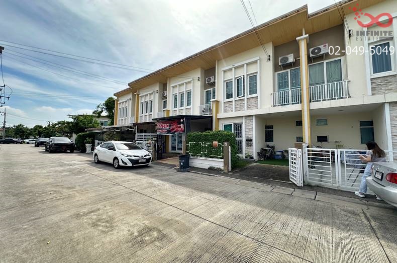 For SaleTownhouseMahachai Samut Sakhon : 2-story townhome for sale, Golden Town, Rama 2 Road, Soi Wat Phanthai Norasing.