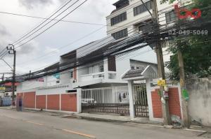 For SaleHouseChaengwatana, Muangthong : 2-storey detached house for sale, corner house, Soi Ngamwongwan 18, Soi Chulakasem, Ngamwongwan Road. Near The Mall Ngamwongwan