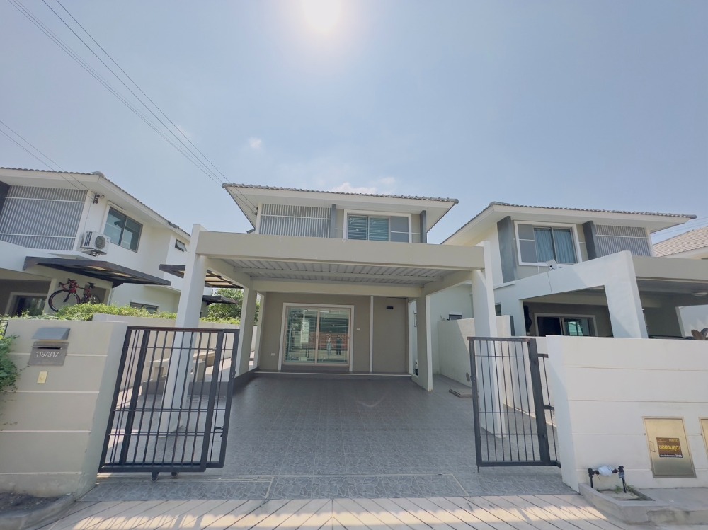 For SaleHousePattaya, Bangsaen, Chonburi : 2-story semi-detached house for sale, single-detached house style, Grand Valley Village, Liang Nong Mon, Bang Saen.