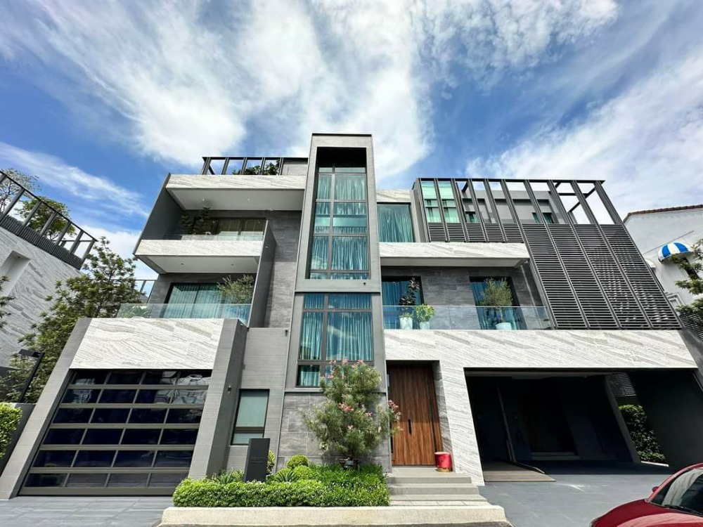 For SaleHouseYothinpattana,CDC : LL227 for sale, 4-story detached house, Ninety-Five East One project, with swimming pool.