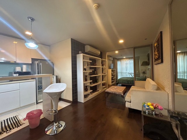 For SaleCondoNana, North Nana,Sukhumvit13, Soi Nana : Condo for sale Liv@5, area size 38.77 sq m., located in Sukhumvit Soi 5, near BTS Nana, near Terminal 21, Watthana District, Bangkok.