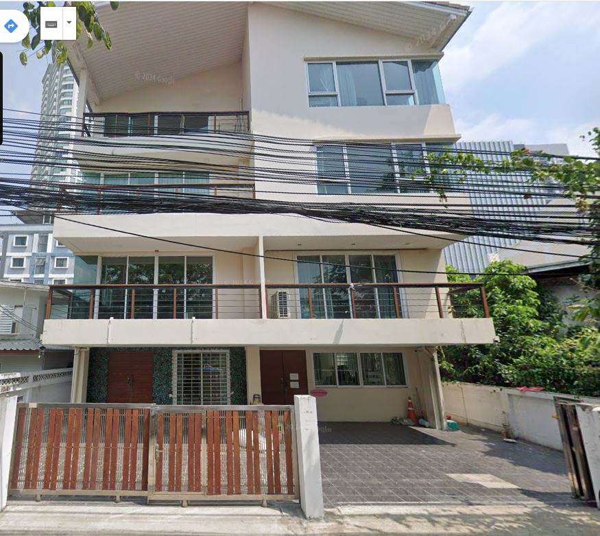 For RentHome OfficeSathorn, Narathiwat : Home office for rent, 4 floors, building on the right side, near BTS Chong Nonsi, beautifully decorated, ready to move in. If interested, contact ID line :@419wlezv