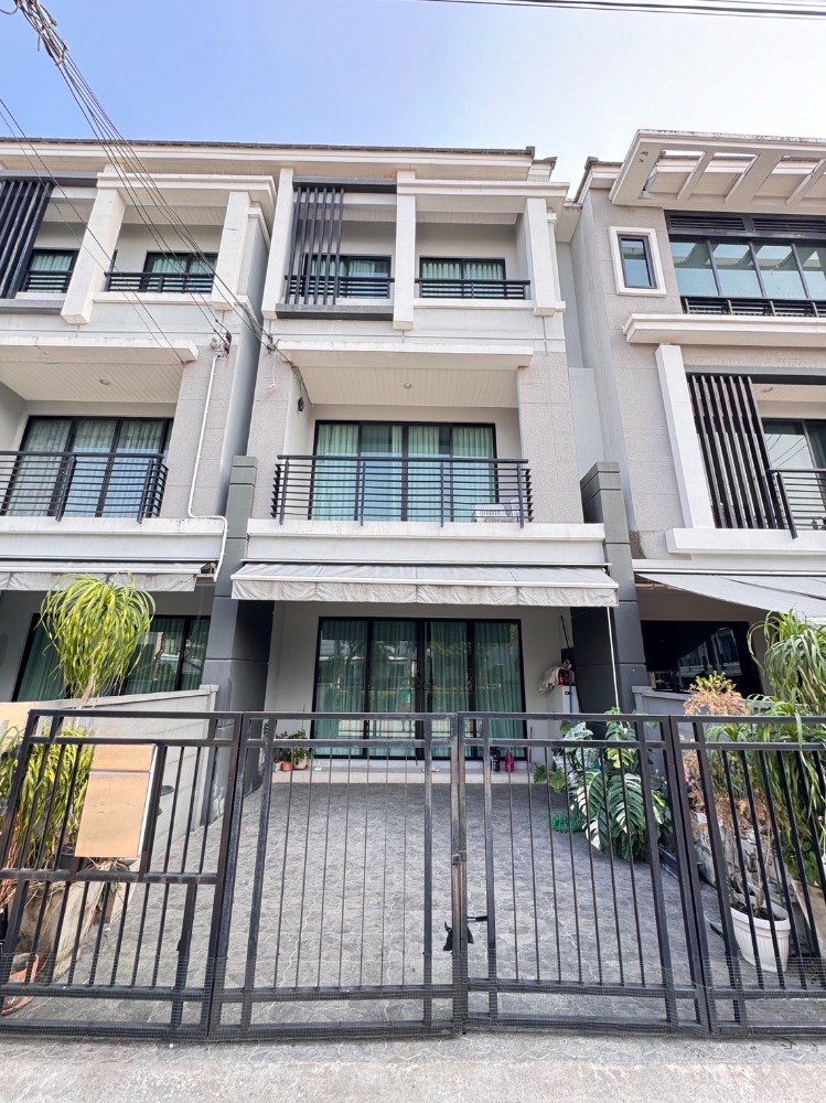 For SaleTownhouseRathburana, Suksawat : In front of the house, don't hit anyone ✨ Baan Klang Muang Suksawat / 3 bedrooms (for sale), Baan Klangmuang Suksawat / 3 Bedrooms (SALE) PUP270