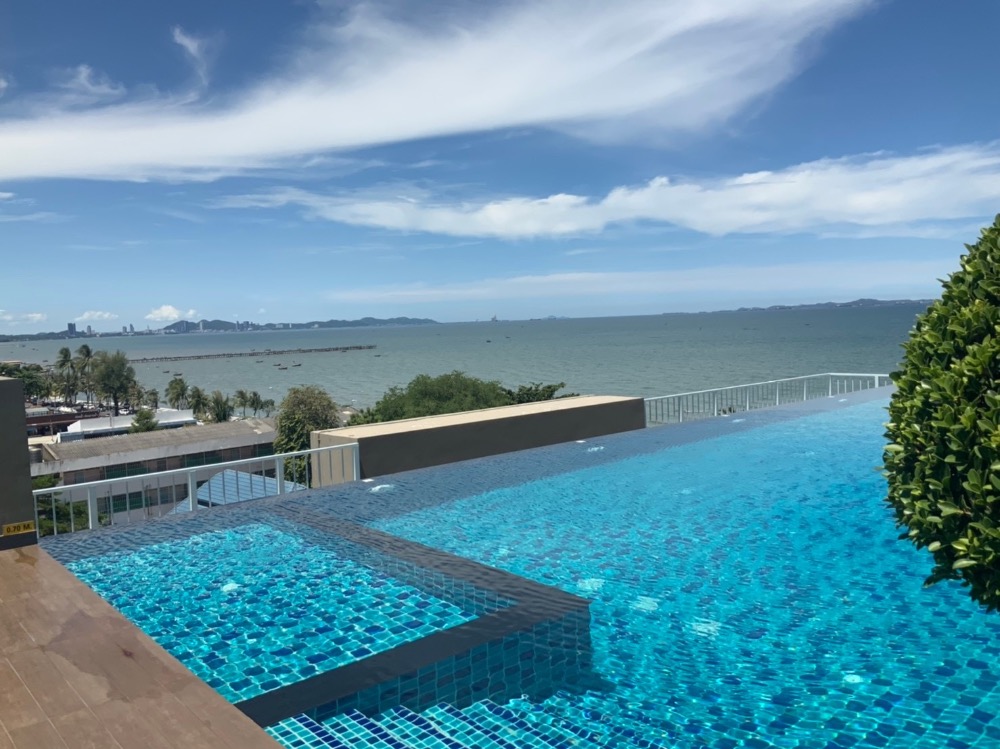 For SaleCondoPattaya, Bangsaen, Chonburi : Condo for sale with rental contract at The Blue X, 2nd floor. You can walk down to Won Beach