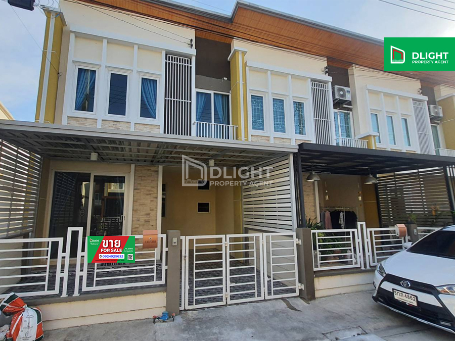 For SaleTownhousePattanakan, Srinakarin : Buy now until the end of the year, discount 100,000 baht, Golden Town Sukhumvit Srinakarin, 19 sq m, 4 bedrooms, 2 bathrooms, price 2.89 million baht, newly renovated.