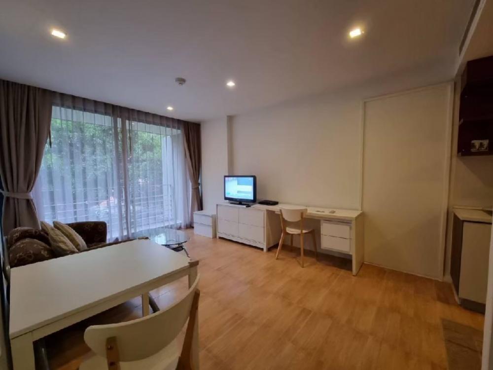 ให้เช่าคอนโด : For rent Noble Ambience sarasin 1bedroom 1btrm 48sqm rent fee20,000 per mo rainy 081 8895470