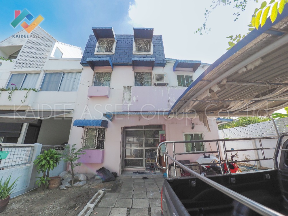 For SaleTownhouseChaengwatana, Muangthong : Townhouse, Luk Golf Village, Muang Thong Thani, on the edge of the house, cheapest.