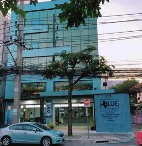 For RentShophouseWongwianyai, Charoennakor : CS48 Commercial building for rent, 5 floors, Charoen Nakhon Road, Thonburi District, beautifully decorated, ready to use. Suitable for a showroom or office.