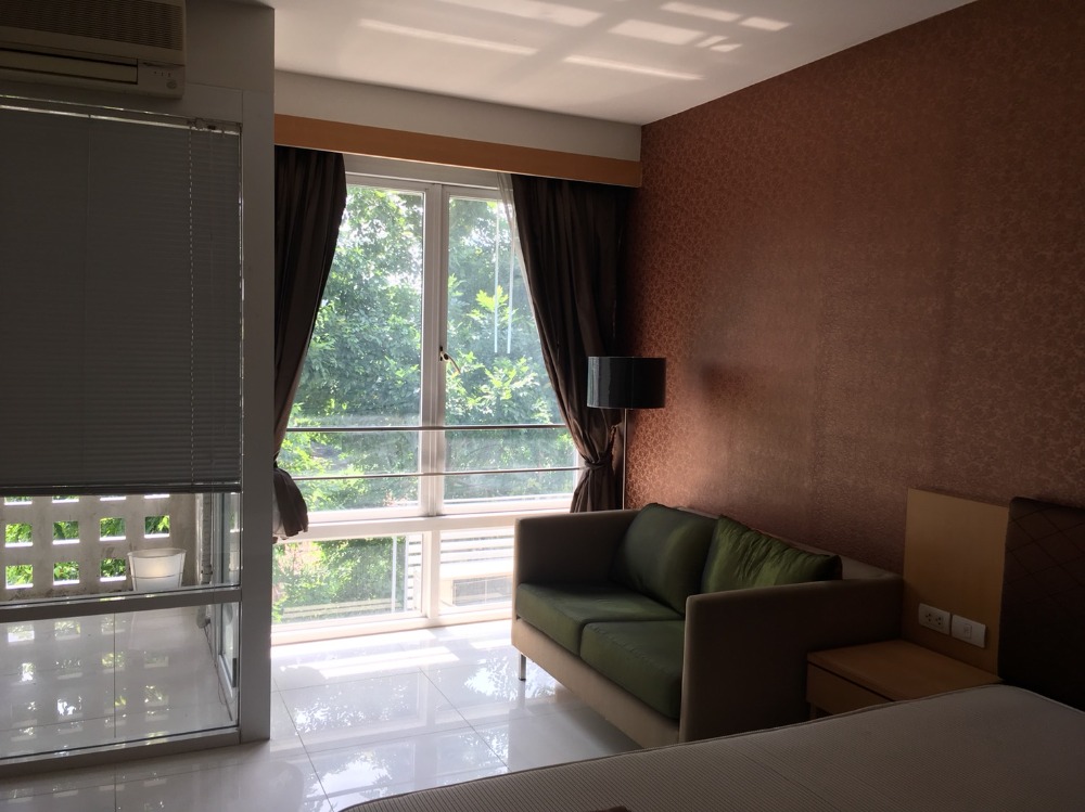 For RentCondoRama9, Petchburi, RCA : Ihouse Rama 9-Ekkamai, new air conditioner, balcony added to protect from rain splashing.