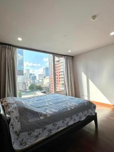 For RentCondoWitthayu, Chidlom, Langsuan, Ploenchit : Condo for rent, The Park Chidlom (The Park Chidlom), large room 145 sq m., near BTS Chidlom.