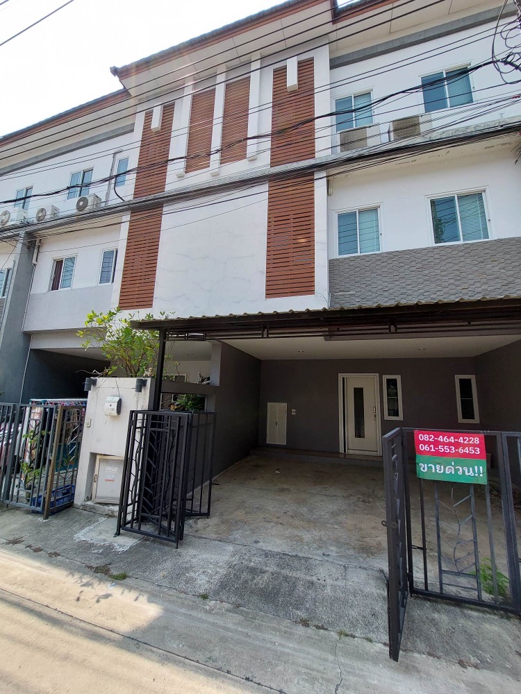 For SaleHouseRama5, Ratchapruek, Bangkruai : Townhome for sale, Ratchaphruek, next to the main road, big house, lots of room, with built-ins.