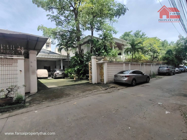 For RentHousePattanakan, Srinakarin : Single house for rent 2 floors, area 300 sq m, usable area 450 sq m, 3 bedrooms, 3 bathrooms, 5 new air conditioners, Srinakarin Road - On Nut, rental price 50,000 baht/mo.