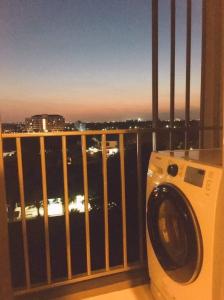 For RentCondoPathum Thani,Rangsit, Thammasat : Condo for rent, U Campus Mor Rangsit, fully furnished with washing machine!!!