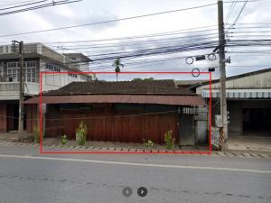 For SaleHouseLamphun : For sale cheap, detached house, Ban Sam, Lamphun, area 288.2 sq m, next to the road, good value, attractive price, location near Ban Sam Amnat Market. Community trade source