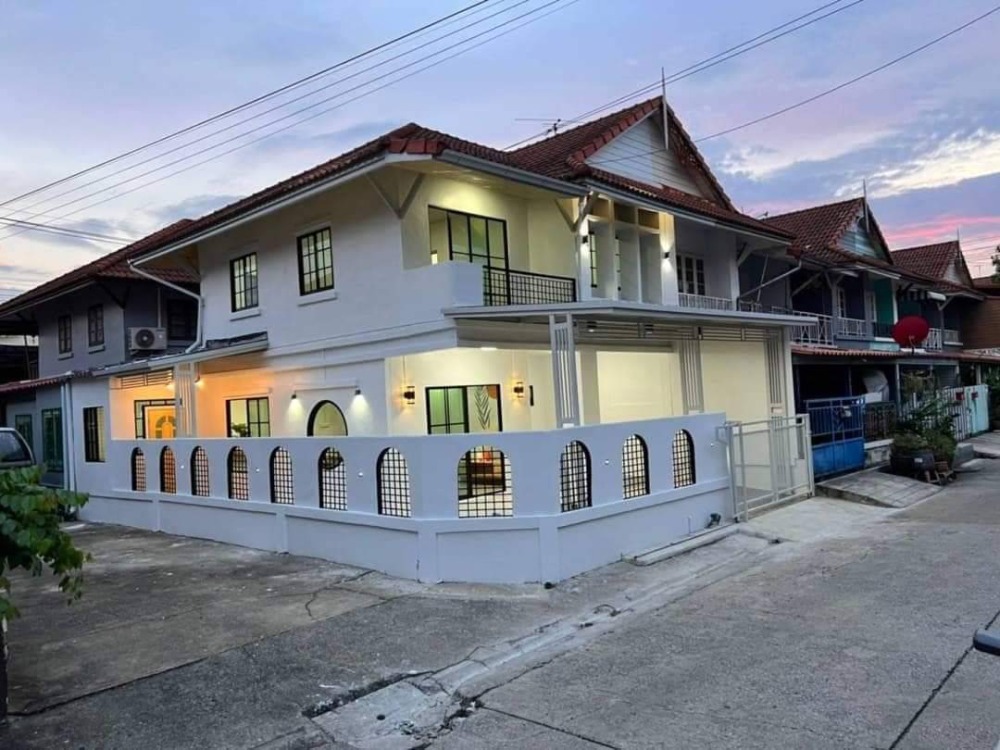 For SaleTownhousePathum Thani,Rangsit, Thammasat : 2-story townhouse for sale, beautiful corner house, Pruksa 11 Village, Khlong Luang, Khlong Sam, Eastern Outer Ring Road. Upgrading the Don Mueang Tollway Future Park, Thammasat University, Rajamangala University of Technology