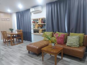 For RentCondoChaengwatana, Muangthong : For rent, The Key Chaengwattana, 2 bedrooms, 2 bathrooms, parking for 2 cars.