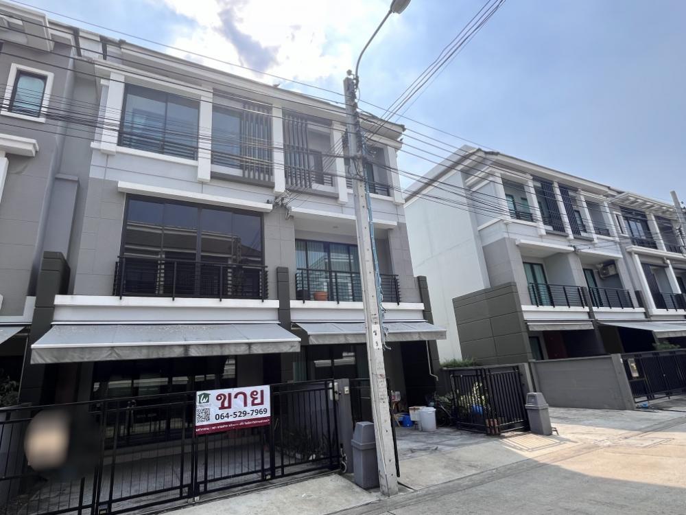 For SaleTownhouseRathburana, Suksawat : The best price! Baan Klang Muang Suksawat Townhome, 3 floors, fully furnished 20 sq wah., next to the main road and MRT station