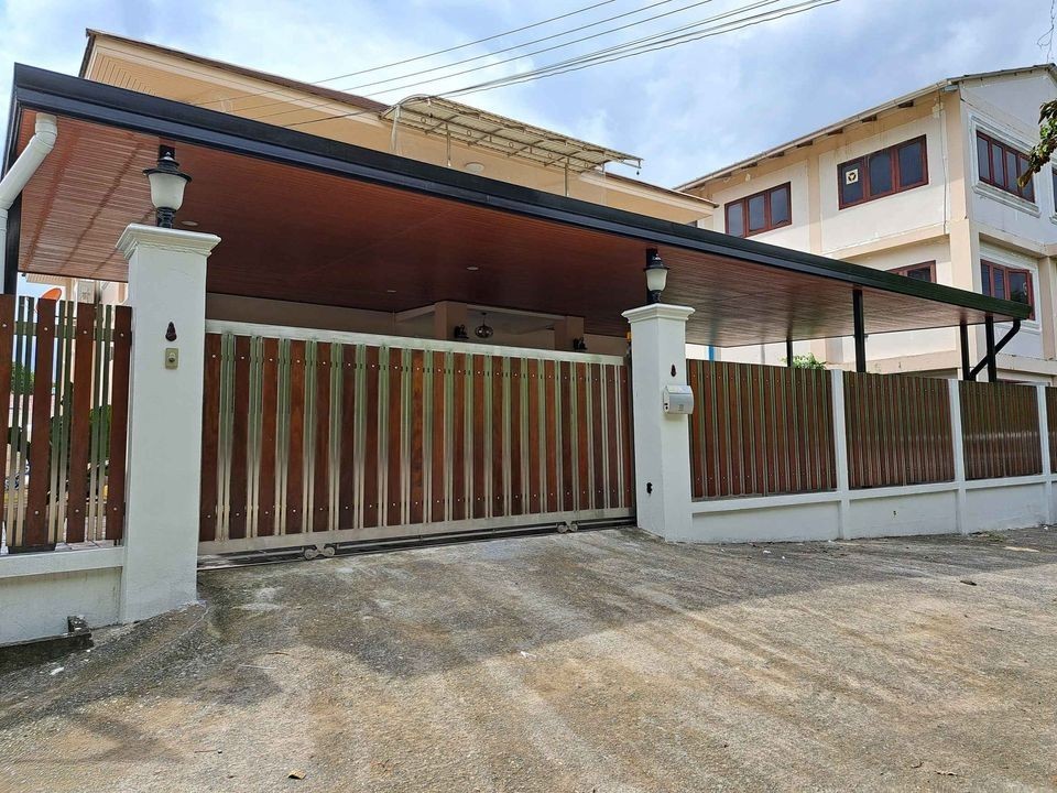 For RentHouseKaset Nawamin,Ladplakao : B687 2-storey detached house for rent, Srinakorn Village, Soi Uthen 25, Nawamin Road 24