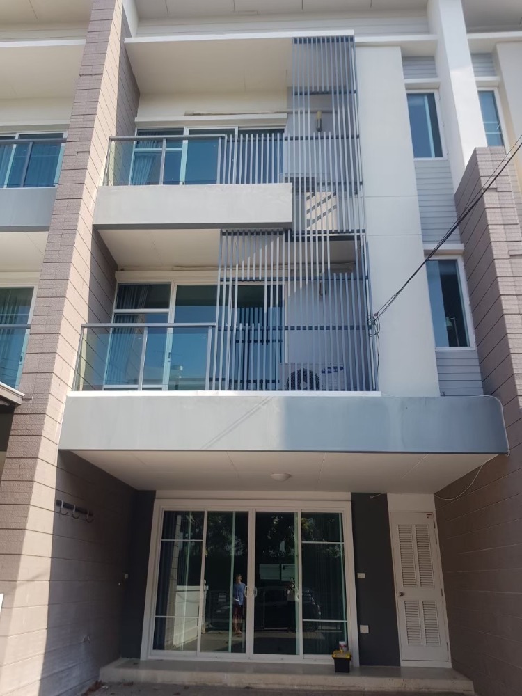 For RentTownhouseOnnut, Udomsuk : Sell / rent 3-story townhouse, Patio Pattanakarn 38