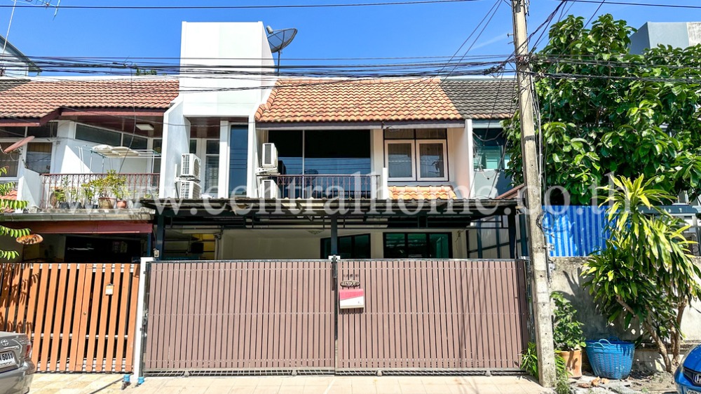 For SaleTownhouseSapankwai,Jatujak : Townhouse P. Thananiwet Senanikom 1, good location, near Kaset Intersection, Ratchayothin Intersection, near the BTS line.